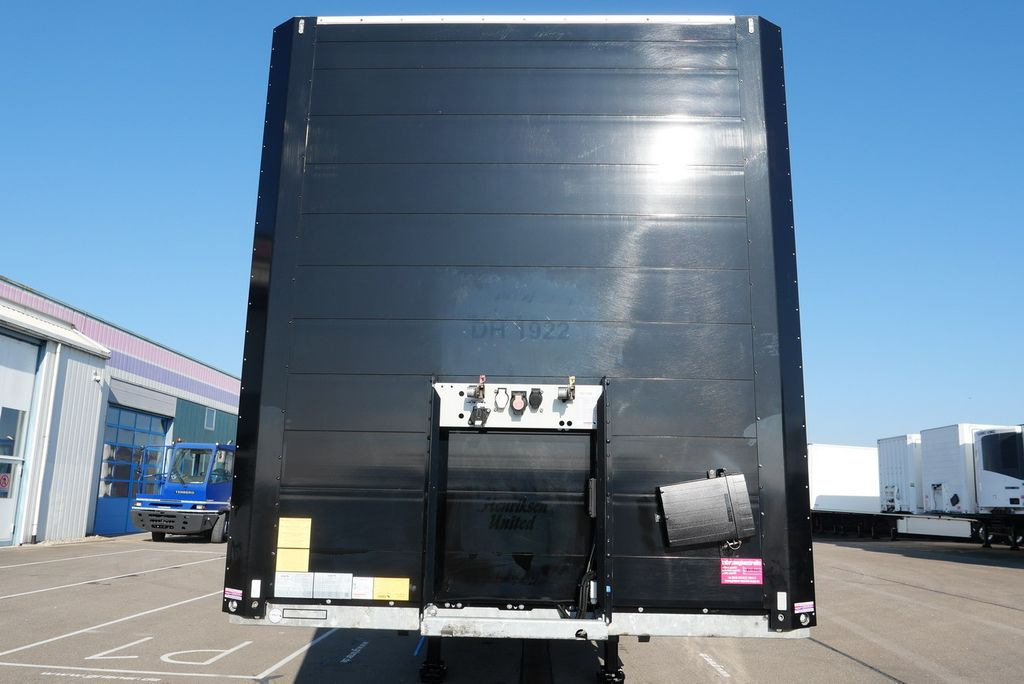Schmitz Cargobull SKO 24 / ROLLTOR / ZURRLEISTE /74 tsd km/BLACK - Closed box semi-trailer: picture 5 Schmitz Cargobull SKO 24 / ROLLTOR / ZURRLEISTE /74 tsd km/BLACK - Closed box semi-trailer: picture 5