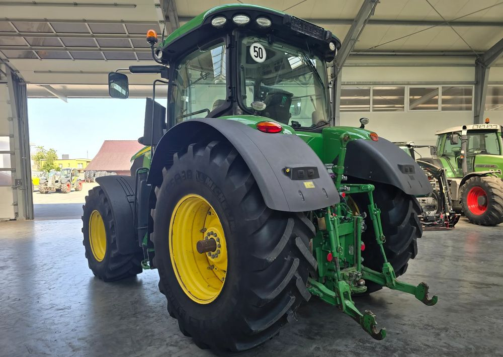 John Deere 7250R - Farm tractor: picture 5 John Deere 7250R - Farm tractor: picture 5