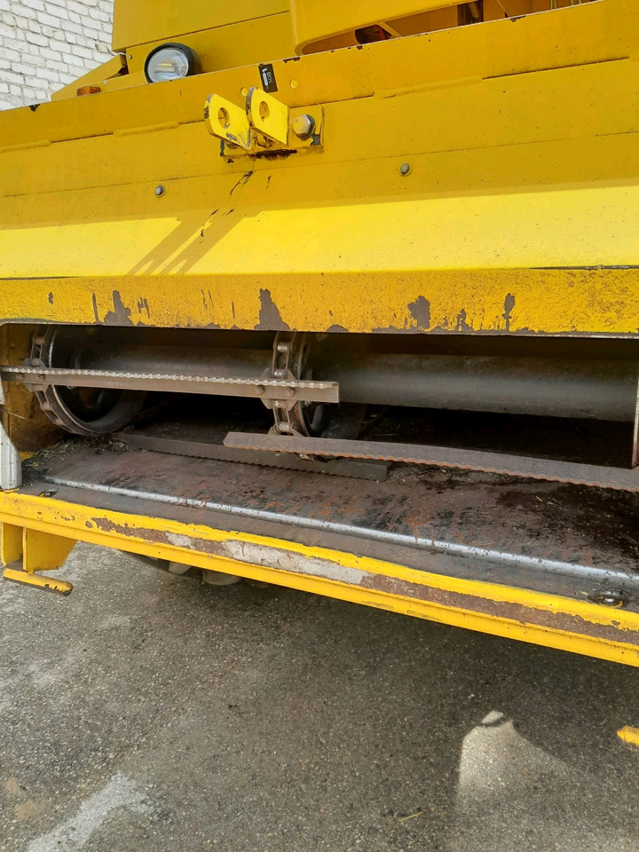 New Holland TC5070 - Combine harvester: picture 5 New Holland TC5070 - Combine harvester: picture 5