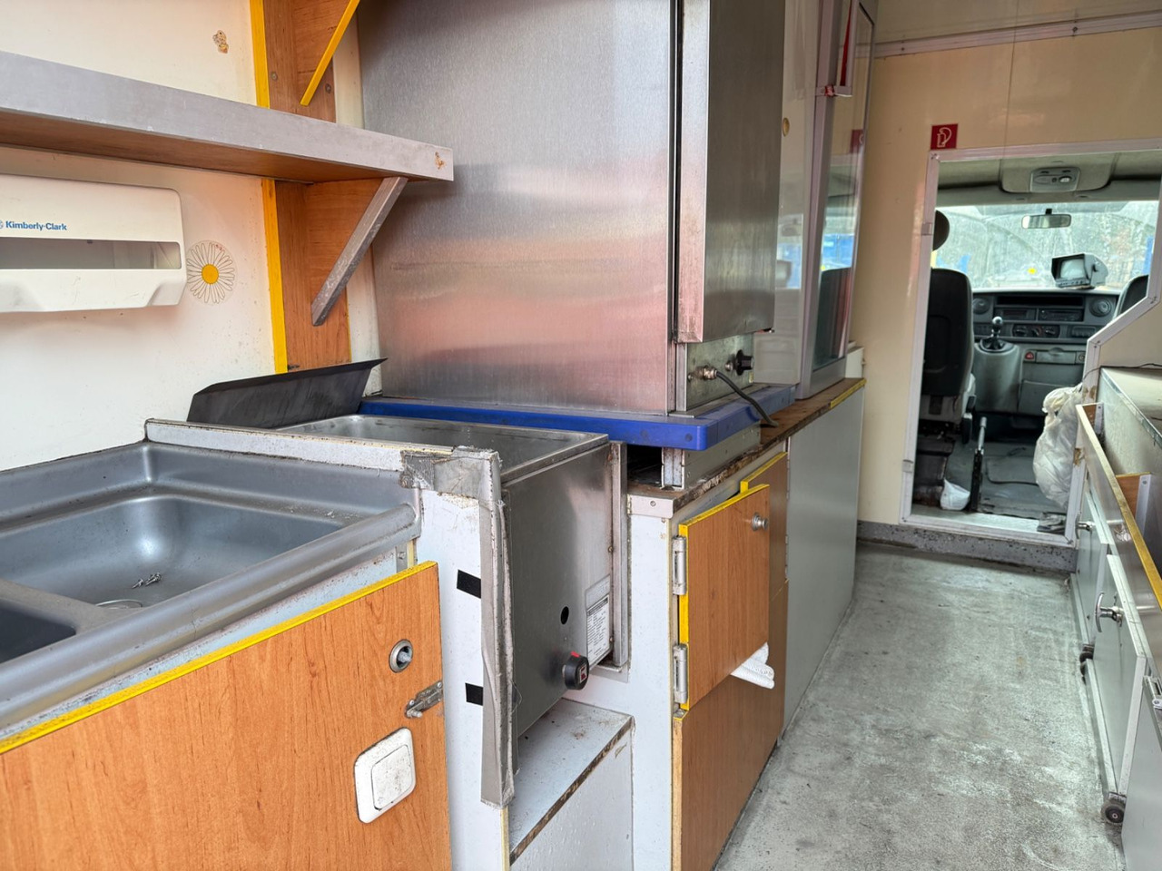 Vending truck Renault Master: picture 13