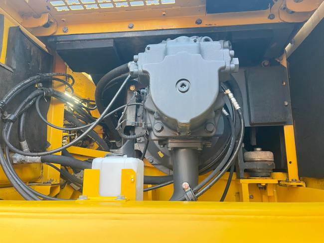 Komatsu PC450 - Crawler excavator: picture 2 Komatsu PC450 - Crawler excavator: picture 2