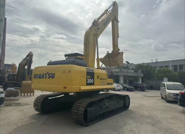 Komatsu pc300 - Crawler excavator: picture 1 Komatsu pc300 - Crawler excavator: picture 1