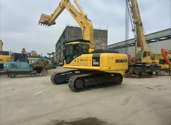Komatsu pc300 - Crawler excavator: picture 3 Komatsu pc300 - Crawler excavator: picture 3