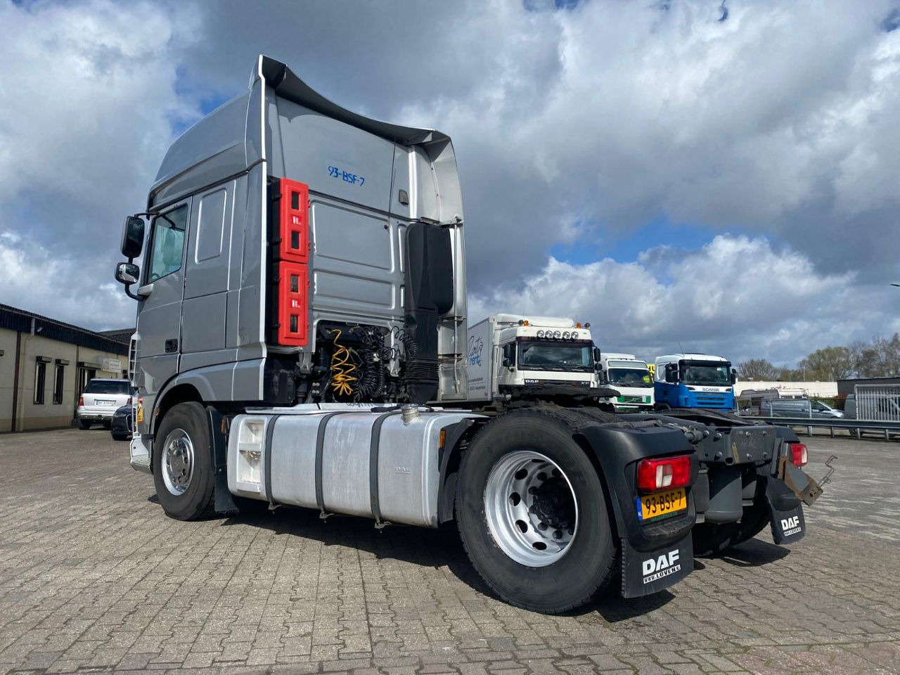 DAF XF 106 Trekker te huur MET ADR / euro 6 / 595 euro per week / direct afhalen - Tractor unit: picture 2 DAF XF 106 Trekker te huur MET ADR / euro 6 / 595 euro per week / direct afhalen - Tractor unit: picture 2