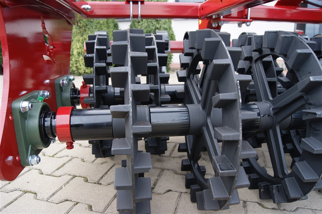 Leasing of Lupus Crosskillwalze / Crosskill roller / Rouleau tandem avant Crosskill / Rodillo tándem delantero Wał przedni tandem Crosskill 3 m Lupus Crosskillwalze / Crosskill roller / Rouleau tandem avant Crosskill / Rodillo tándem delantero Wał przedni tandem Crosskill 3 m: picture 7 Leasing of Lupus Crosskillwalze / Crosskill roller / Rouleau tandem avant Crosskill / Rodillo tándem delantero Wał przedni tandem Crosskill 3 m Lupus Crosskillwalze / Crosskill roller / Rouleau tandem avant Crosskill / Rodillo tándem delantero Wał przedni tandem Crosskill 3 m: picture 7