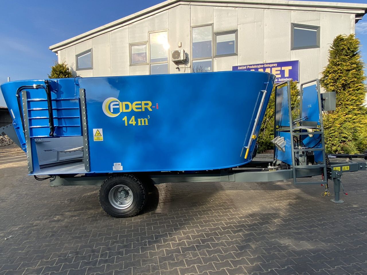 ZAMET Futtermischwagen / Feed mixer / Melangeuse / Carro miscelatore / Vagoneta 2 sinfines / Кормораздатчик 2 шнека / Wóz paszowy 14 m3 - Forage mixer wagon: picture 1 ZAMET Futtermischwagen / Feed mixer / Melangeuse / Carro miscelatore / Vagoneta 2 sinfines / Кормораздатчик 2 шнека / Wóz paszowy 14 m3 - Forage mixer wagon: picture 1
