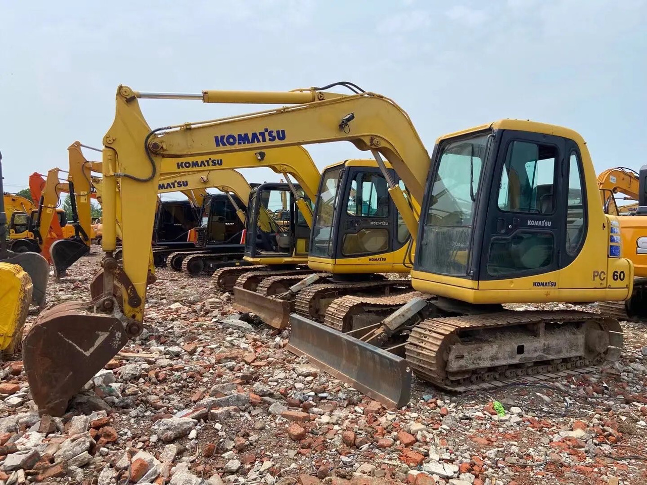 KOMATSU PC60-7 - Crawler excavator: picture 2 KOMATSU PC60-7 - Crawler excavator: picture 2