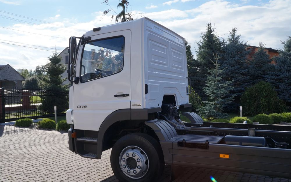 Mercedes-Benz ATEGO 1318 EURO 5 RAMA DO ZABUDOWY MANUAL 1322 - Cab chassis truck: picture 4 Mercedes-Benz ATEGO 1318 EURO 5 RAMA DO ZABUDOWY MANUAL 1322 - Cab chassis truck: picture 4
