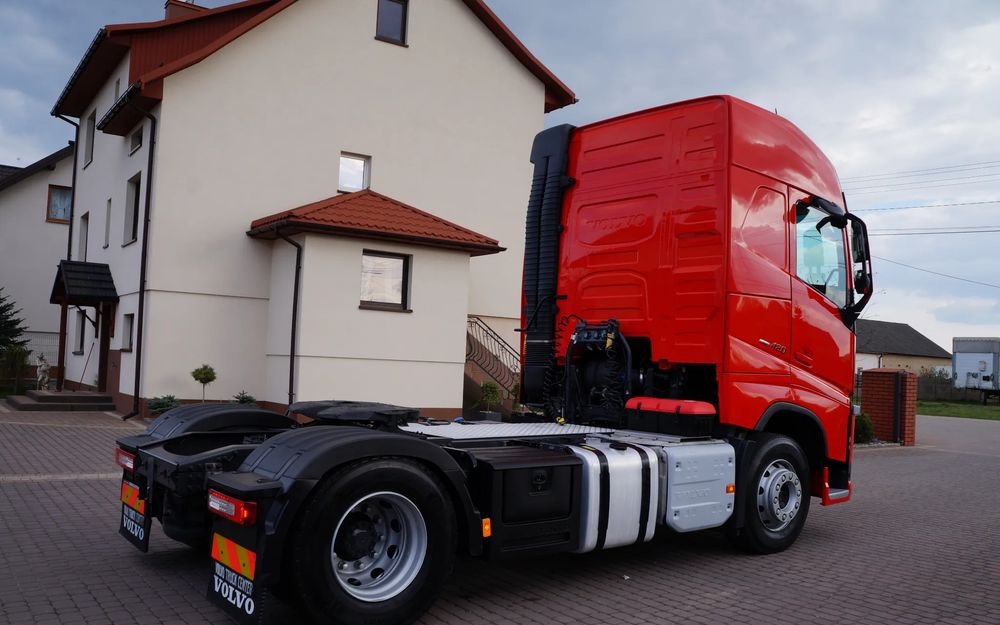 Volvo FH 4 EURO 6 GLOBETROTTER NISKI PRZEBIEG PEŁEN SERWIS - Tractor unit: picture 5 Volvo FH 4 EURO 6 GLOBETROTTER NISKI PRZEBIEG PEŁEN SERWIS - Tractor unit: picture 5