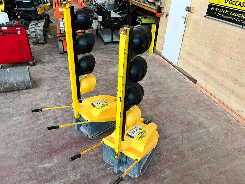 FEUX DE CHANTIER TRICOLORES TTS TEMPO AVEC TELECOMMANDE D'OCCASION - Construction equipment: picture 5 FEUX DE CHANTIER TRICOLORES TTS TEMPO AVEC TELECOMMANDE D'OCCASION - Construction equipment: picture 5