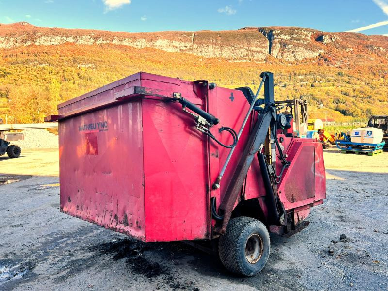 YNO 135-3 VEH Balayeuse diesel - Road sweeper: picture 4 YNO 135-3 VEH Balayeuse diesel - Road sweeper: picture 4