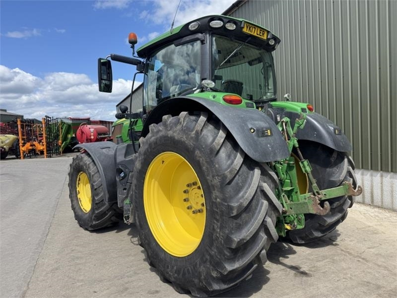 John Deere John Deere 6215R Autopower - Farm tractor: picture 2 John Deere John Deere 6215R Autopower - Farm tractor: picture 2