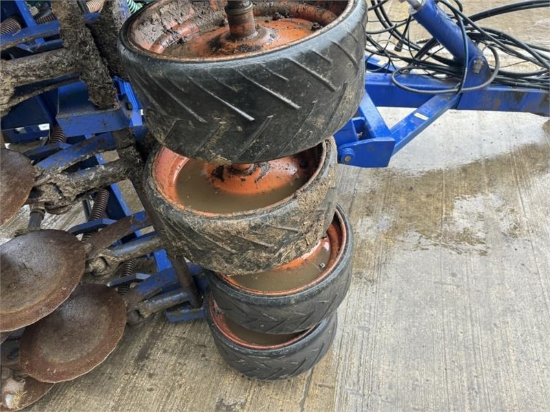 Combine seed drill Moore Tandem Uni-Drill 6m Moore Tandem Uni-Drill D: picture 14 Combine seed drill Moore Tandem Uni-Drill 6m Moore Tandem Uni-Drill D: picture 14