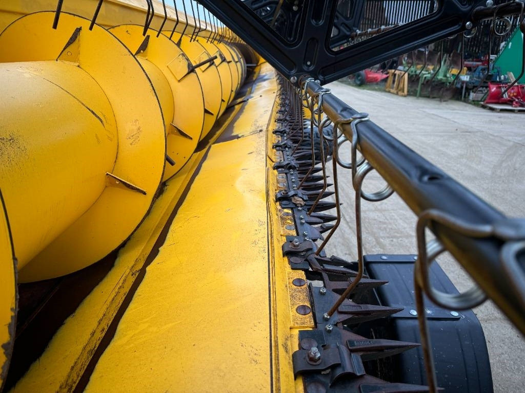 New Holland 41 FT Vari-Feed Header - Harvester attachment: picture 5 New Holland 41 FT Vari-Feed Header - Harvester attachment: picture 5