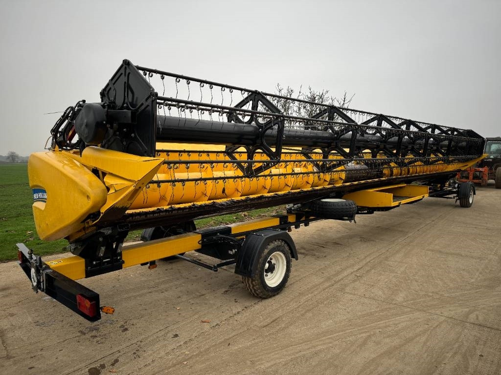 New Holland 41 FT Vari-Feed Header - Harvester attachment: picture 3 New Holland 41 FT Vari-Feed Header - Harvester attachment: picture 3
