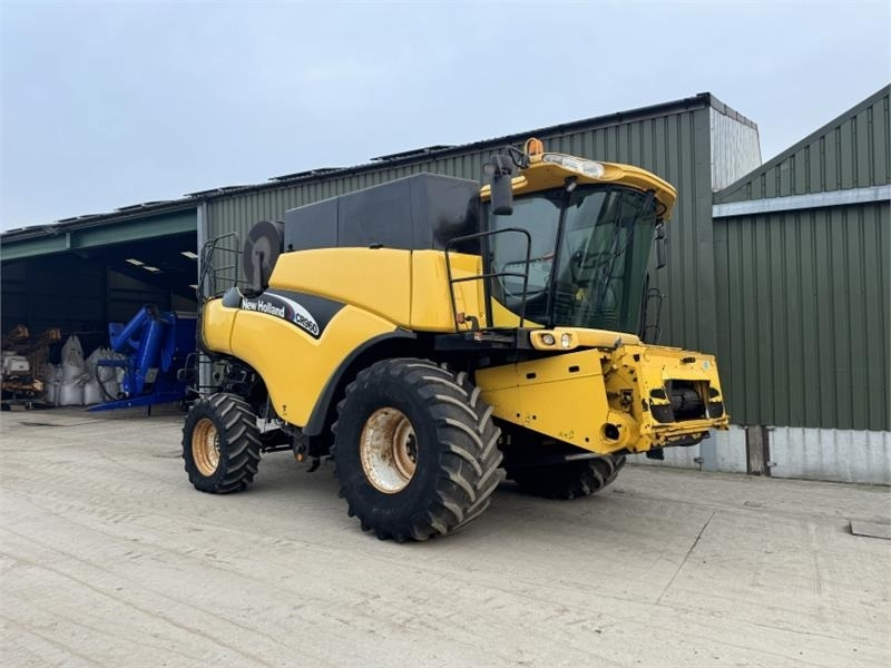New Holland CR960 c/w 24ft Header **Video Below** - Harvester attachment: picture 1 New Holland CR960 c/w 24ft Header **Video Below** - Harvester attachment: picture 1
