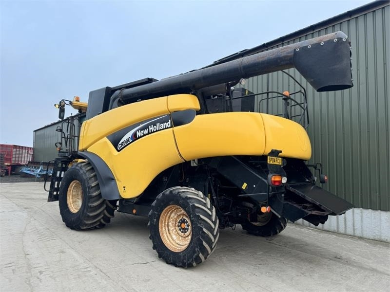 New Holland CR960 c/w 24ft Header **Video Below** - Harvester attachment: picture 4 New Holland CR960 c/w 24ft Header **Video Below** - Harvester attachment: picture 4
