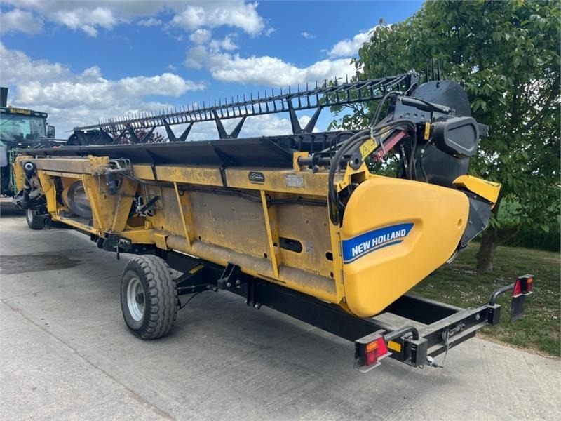 New Holland DXRN 30 Draper Header - Harvester attachment: picture 4 New Holland DXRN 30 Draper Header - Harvester attachment: picture 4