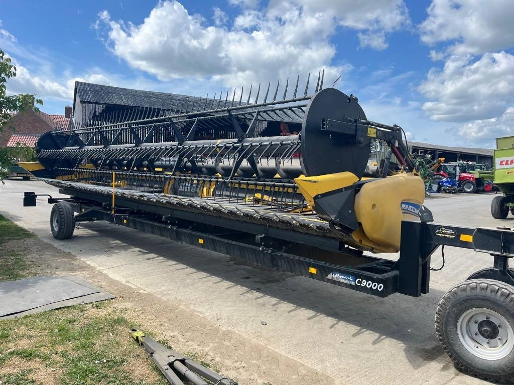 New Holland DXRN30 Draper Header - Harvester attachment: picture 1 New Holland DXRN30 Draper Header - Harvester attachment: picture 1