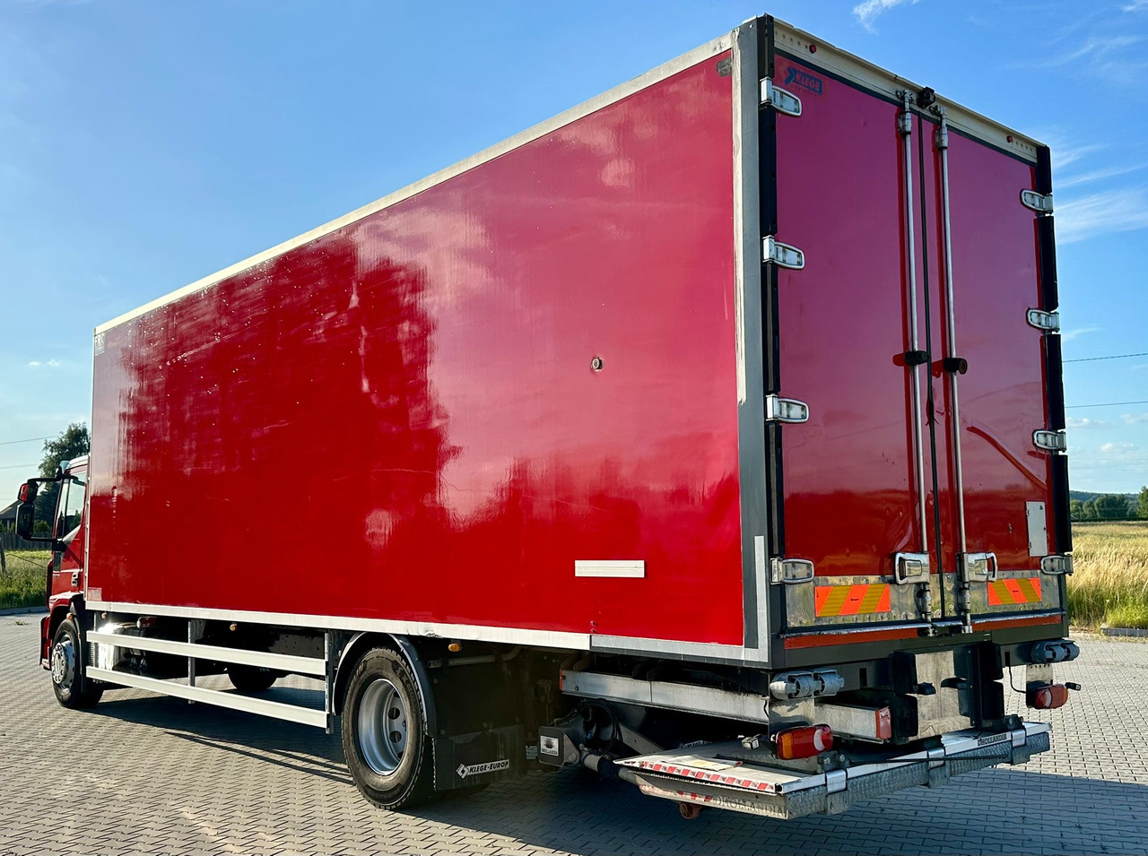 IVECO EUROCARGO 180-320 / CHŁODNIA / WINDA / 21 PALET / 8.5 M DŁUGOŚCI / CARRIER / SYPIALKA / EURO 6 - Refrigerator truck: picture 5 IVECO EUROCARGO 180-320 / CHŁODNIA / WINDA / 21 PALET / 8.5 M DŁUGOŚCI / CARRIER / SYPIALKA / EURO 6 - Refrigerator truck: picture 5