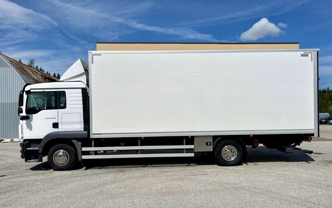 MAN TGM 12.250 / TGL / IZOTERMA / WINDA / 18 EUROPALET / SYPIALKA / AUTOMAT / 2018 ROK - Isothermal truck: picture 5 MAN TGM 12.250 / TGL / IZOTERMA / WINDA / 18 EUROPALET / SYPIALKA / AUTOMAT / 2018 ROK - Isothermal truck: picture 5