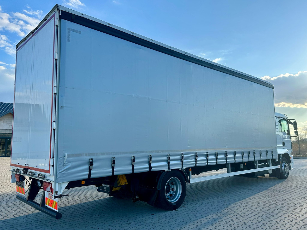 MAN TGM 18.290 / FIRANKA / WINDA / 22 EUROPALETY / AUTOMAT / SYPIALKA / 9 059 KG ŁADOWNOŚCI / NISKI PRZEBIEG / ZSUWANY DACH / EURO 6 - Curtainsider truck: picture 5 MAN TGM 18.290 / FIRANKA / WINDA / 22 EUROPALETY / AUTOMAT / SYPIALKA / 9 059 KG ŁADOWNOŚCI / NISKI PRZEBIEG / ZSUWANY DACH / EURO 6 - Curtainsider truck: picture 5