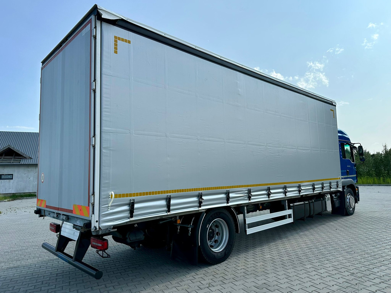 MAN TGM 18.320 / FIRANKA / 20 EUROPALET / 8.3 M DŁUGOŚCI / AUTOMAT / SYPIALKA / 2018 ROK / 9 809 KG ŁADOWNOŚCI - Curtainsider truck: picture 4 MAN TGM 18.320 / FIRANKA / 20 EUROPALET / 8.3 M DŁUGOŚCI / AUTOMAT / SYPIALKA / 2018 ROK / 9 809 KG ŁADOWNOŚCI - Curtainsider truck: picture 4