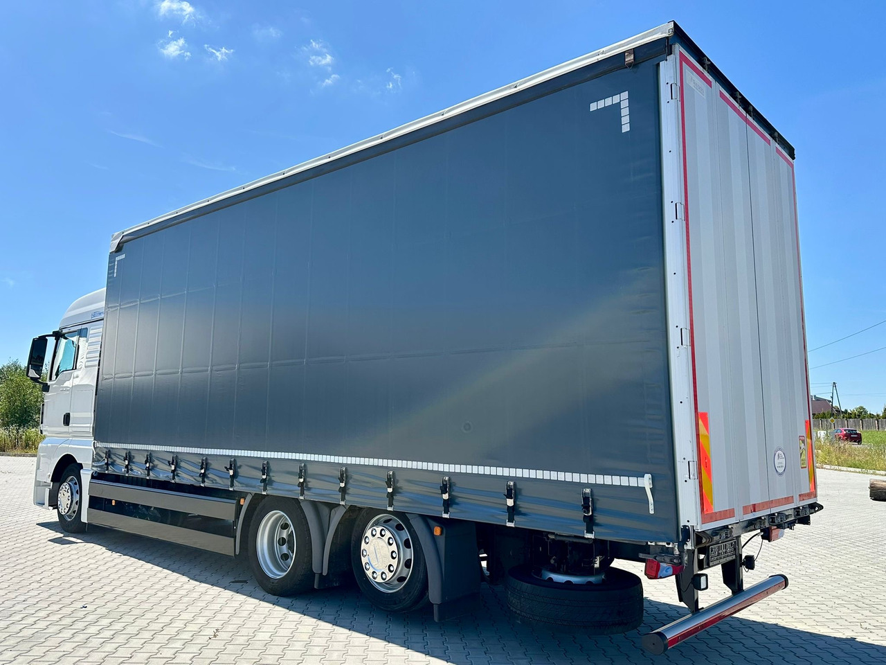 MAN TGX 26.460 / FIRANKA / 19 EUROPALET / 7.75 M / 6X2 / OŚ PODNOSZONA / AU - Curtainsider truck: picture 4 MAN TGX 26.460 / FIRANKA / 19 EUROPALET / 7.75 M / 6X2 / OŚ PODNOSZONA / AU - Curtainsider truck: picture 4