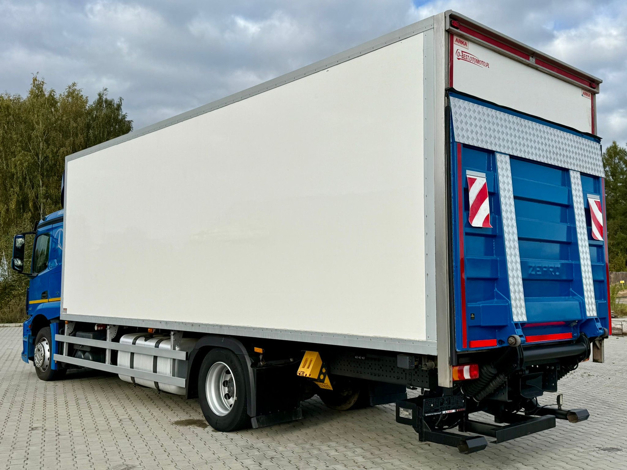 MERCEDES-BENZ ACTROS 1836 / CHŁODNIA / WINDA / 18 PALET / SILNIK 10677 cm3 / CARRIER / SYPIALKA / AUTOMAT / 2018 ROK - Refrigerator truck: picture 4 MERCEDES-BENZ ACTROS 1836 / CHŁODNIA / WINDA / 18 PALET / SILNIK 10677 cm3 / CARRIER / SYPIALKA / AUTOMAT / 2018 ROK - Refrigerator truck: picture 4