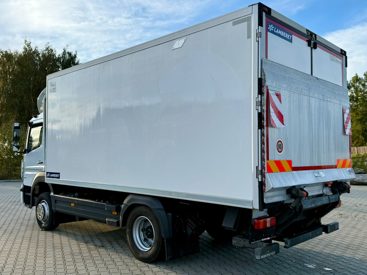 MERCEDES-BENZ ATEGO 1218 / CHŁODNIA / IZOTERMA / WINDA / 5.10 M DŁUGOŚCI / LAMBERET / AUTOMAT / 2017 ROK / 410 TYŚ KM - Refrigerator truck: picture 4 MERCEDES-BENZ ATEGO 1218 / CHŁODNIA / IZOTERMA / WINDA / 5.10 M DŁUGOŚCI / LAMBERET / AUTOMAT / 2017 ROK / 410 TYŚ KM - Refrigerator truck: picture 4