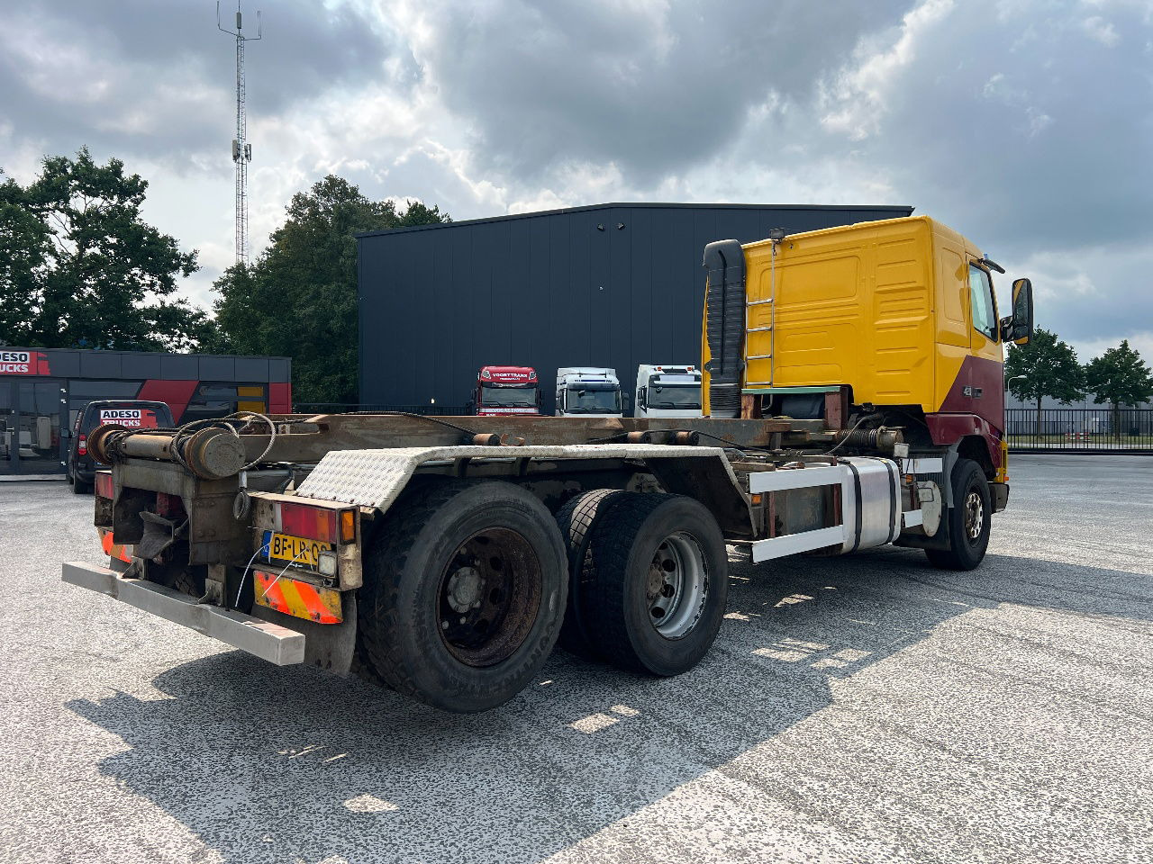 Volvo FH 12.380 6x2, NCH, Euro2, Full Steel - Container transporter/ Swap body truck: picture 3 Volvo FH 12.380 6x2, NCH, Euro2, Full Steel - Container transporter/ Swap body truck: picture 3