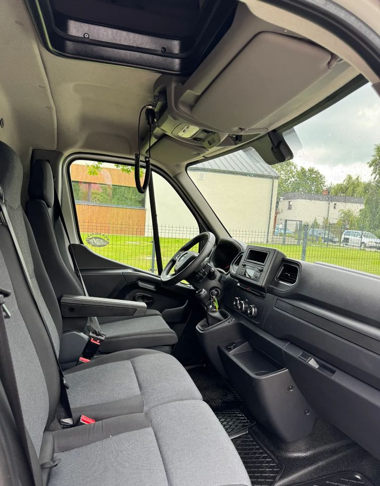 Renault Master - Curtain side van: picture 5 Renault Master - Curtain side van: picture 5