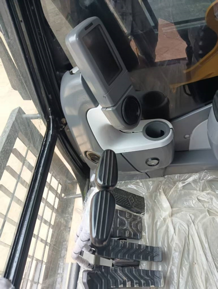 CAT 320 D2 - Crawler excavator: picture 3 CAT 320 D2 - Crawler excavator: picture 3