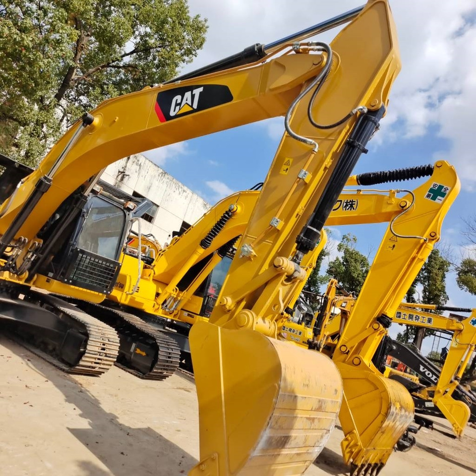 CAT 320 D2 - Crawler excavator: picture 2 CAT 320 D2 - Crawler excavator: picture 2