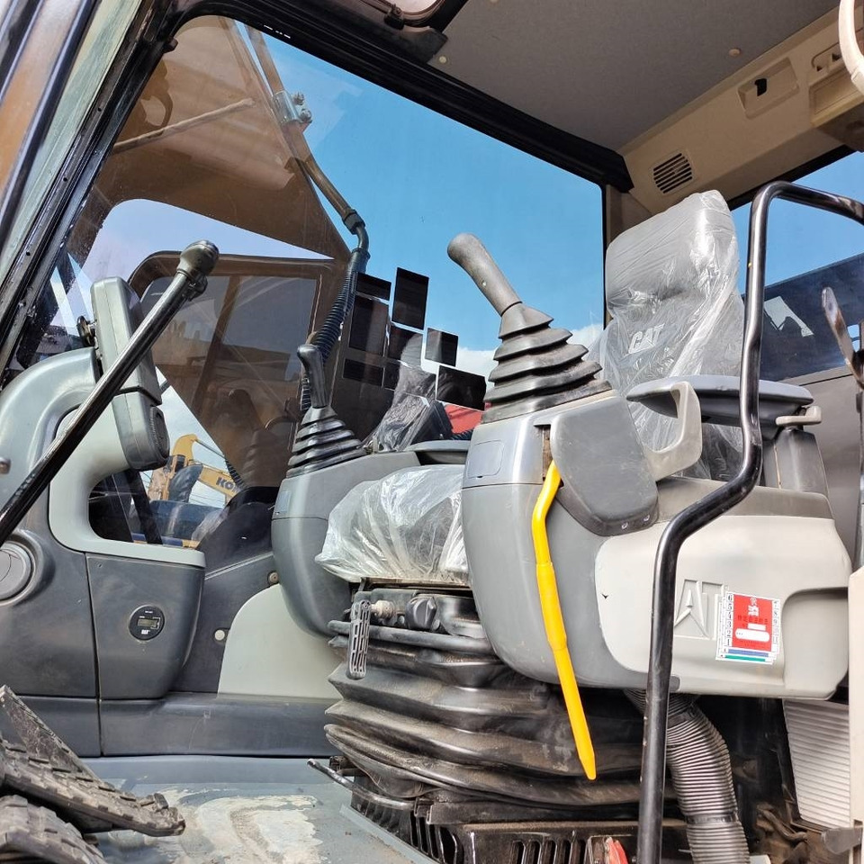 CAT 320 D2L - Crawler excavator: picture 4 CAT 320 D2L - Crawler excavator: picture 4