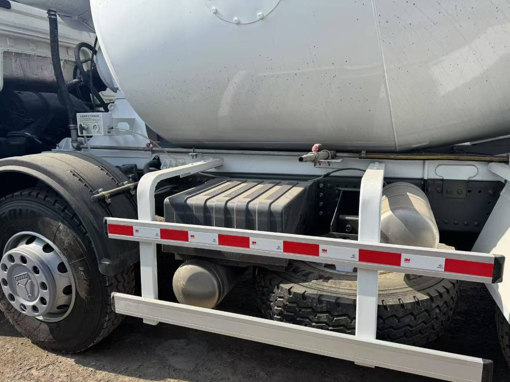 Howo 100% New and used - Tank truck: picture 3 Howo 100% New and used - Tank truck: picture 3