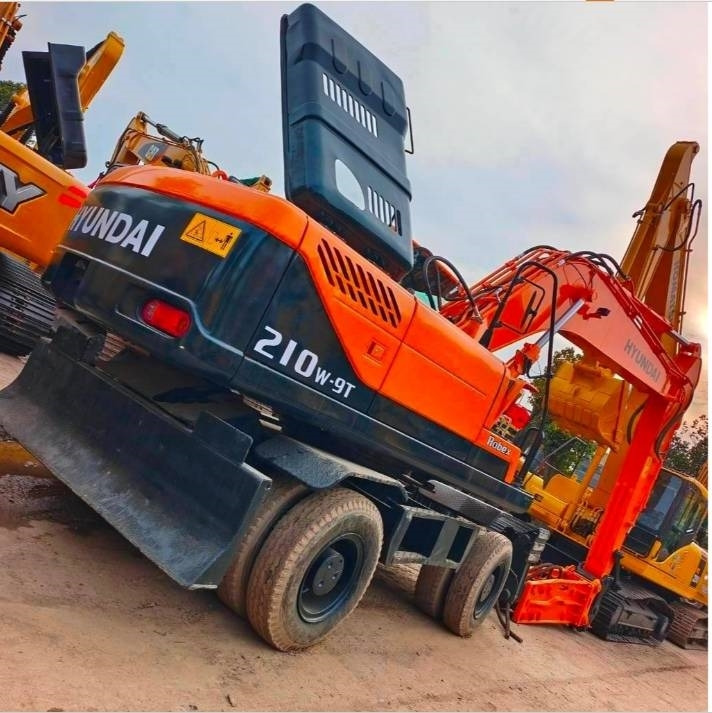 Hyundai 210 W-9 - Wheel excavator: picture 3 Hyundai 210 W-9 - Wheel excavator: picture 3