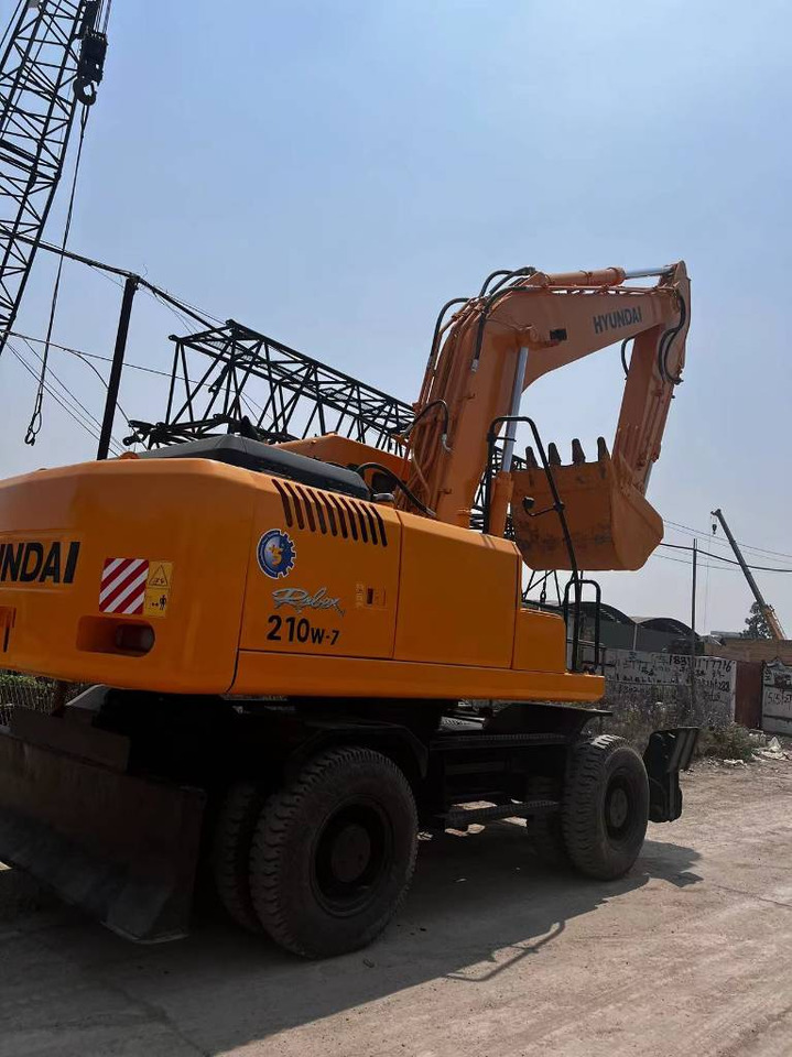 Hyundai 210W-7 - Wheel excavator: picture 1 Hyundai 210W-7 - Wheel excavator: picture 1