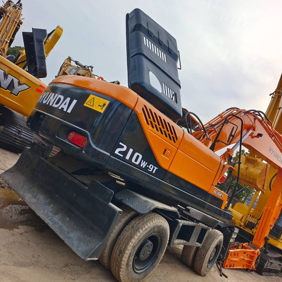 Hyundai 210W-9 - Wheel excavator: picture 2 Hyundai 210W-9 - Wheel excavator: picture 2