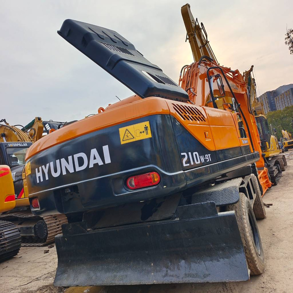 Hyundai 210W-9 - Wheel excavator: picture 3 Hyundai 210W-9 - Wheel excavator: picture 3