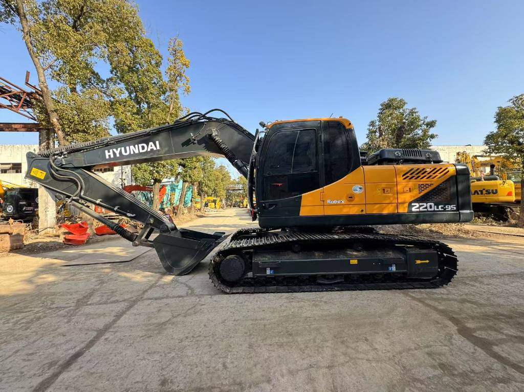 Hyundai 220LC-9S - Crawler excavator: picture 1 Hyundai 220LC-9S - Crawler excavator: picture 1