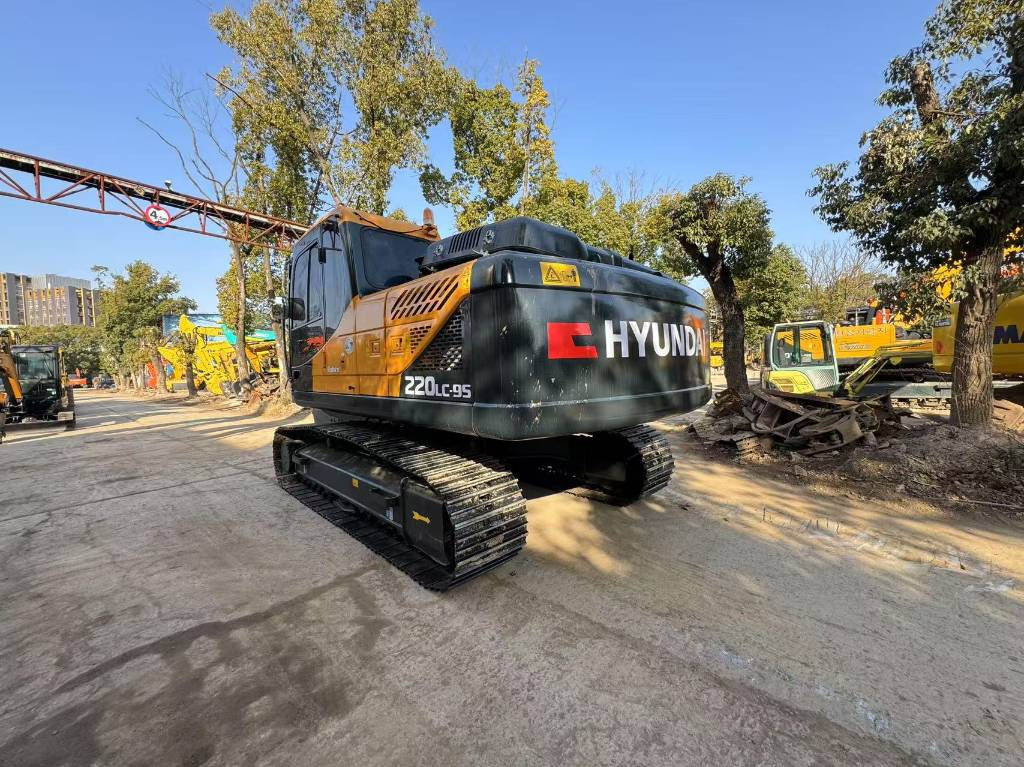 Hyundai 220LC-9S - Crawler excavator: picture 2 Hyundai 220LC-9S - Crawler excavator: picture 2