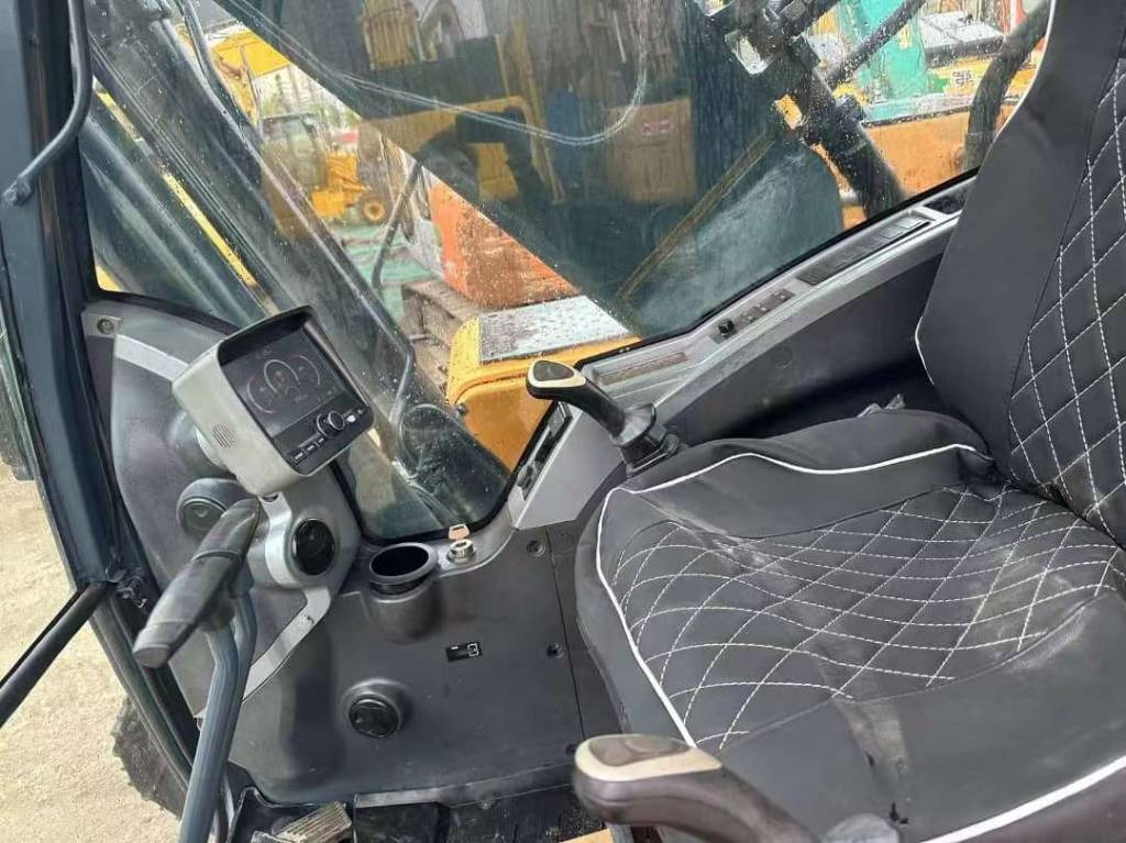 Hyundai 225LC-9T - Crawler excavator: picture 5 Hyundai 225LC-9T - Crawler excavator: picture 5