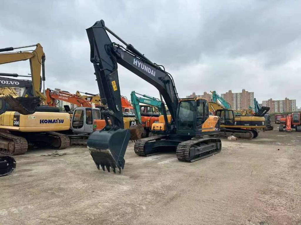 Hyundai 225LC-9T - Crawler excavator: picture 3 Hyundai 225LC-9T - Crawler excavator: picture 3