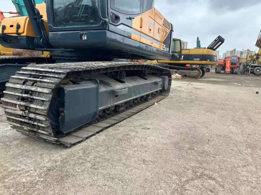 Hyundai 225LC-9T - Crawler excavator: picture 4 Hyundai 225LC-9T - Crawler excavator: picture 4