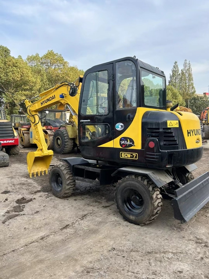 Hyundai 60 W-7 - Wheel excavator: picture 1 Hyundai 60 W-7 - Wheel excavator: picture 1
