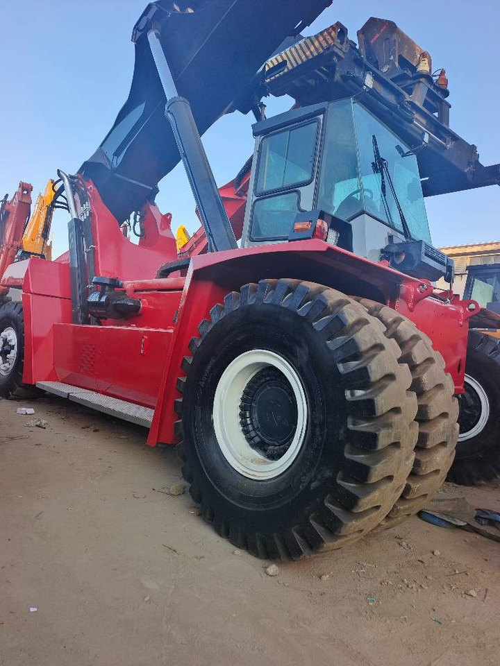 Kalmar DRF 450 - Reach stacker: picture 4 Kalmar DRF 450 - Reach stacker: picture 4