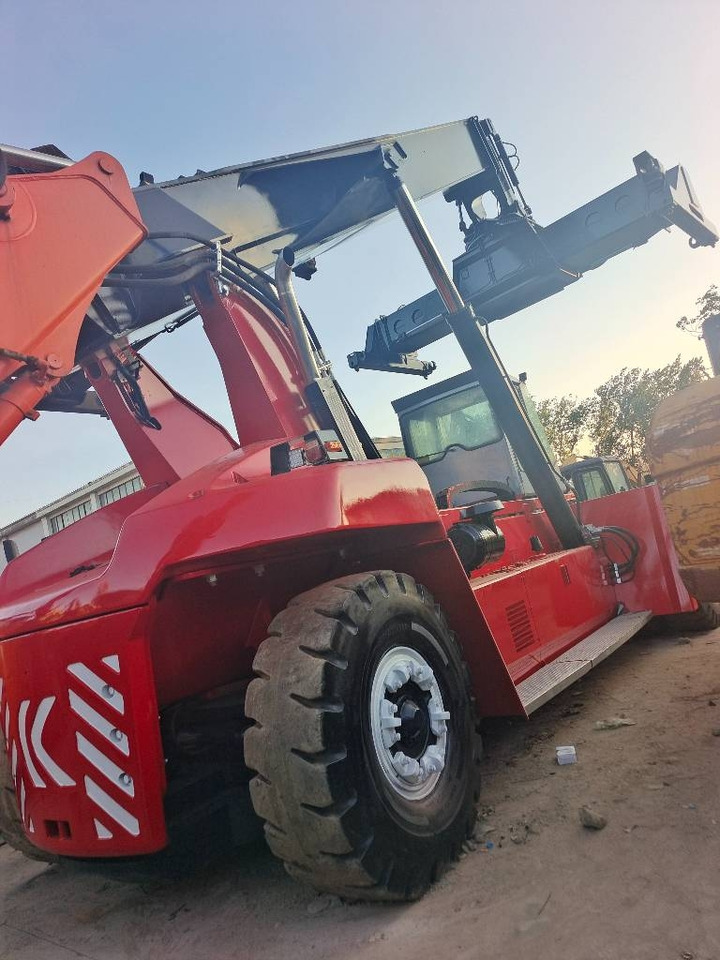 Kalmar DRF 450 - Reach stacker: picture 1 Kalmar DRF 450 - Reach stacker: picture 1