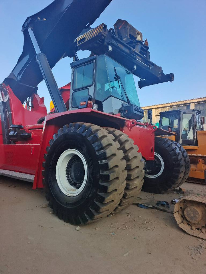 Kalmar DRF 450 - Reach stacker: picture 2 Kalmar DRF 450 - Reach stacker: picture 2