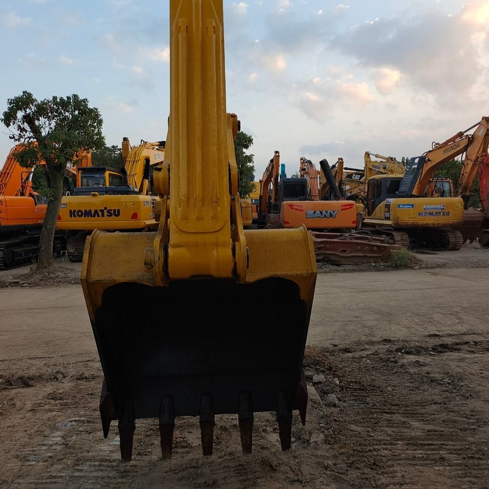 Komatsu PC 200 - Crawler excavator: picture 4 Komatsu PC 200 - Crawler excavator: picture 4